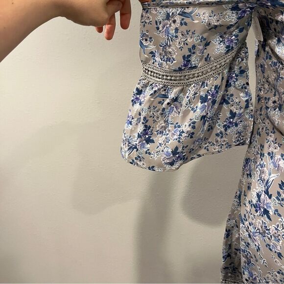 Apricot Lane floral cold shoulder mini Dress with laced up back size small new - Picture 4 of 15